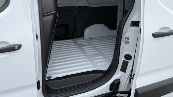 Vauxhall Combo Cargo Combo Diesel 1.5 Turbo D 100ps Prime Plus H1 Van - Image 5